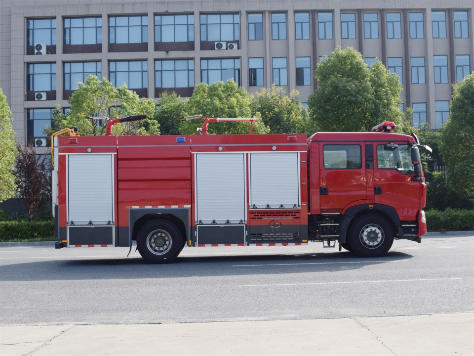 豪沃單橋干粉水聯(lián)用消防車（7噸）圖片