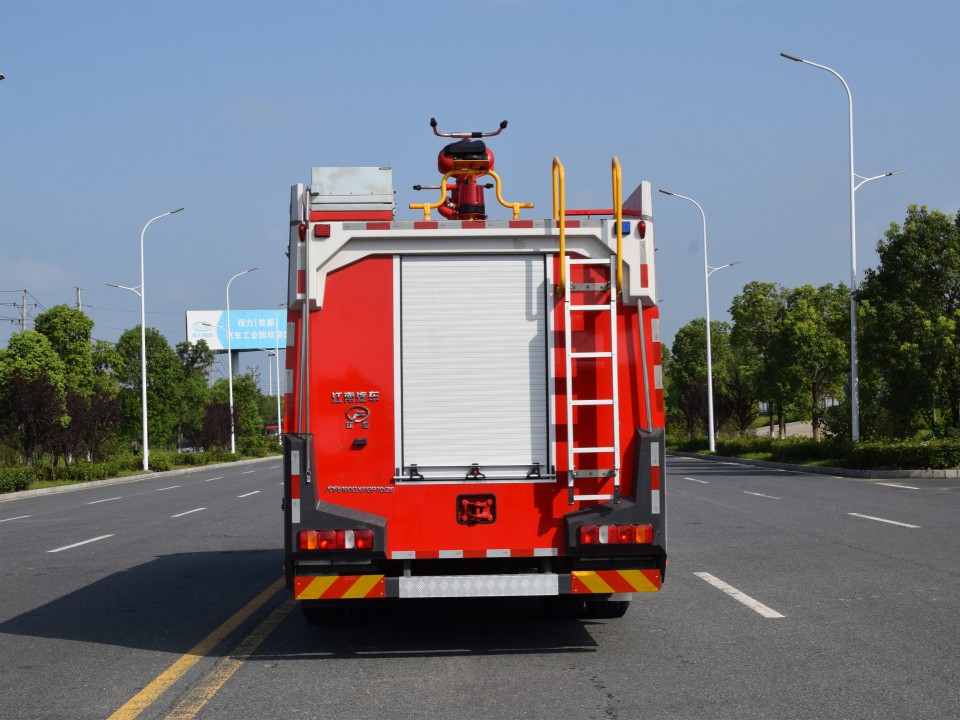 豪沃單橋干粉泡沫聯(lián)用消防車(chē)（7噸）圖片