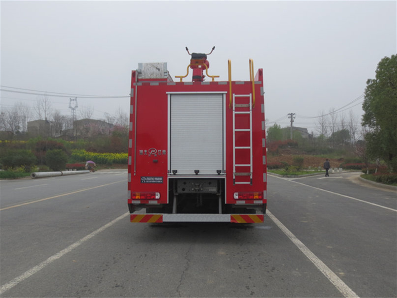 豪沃后雙橋干粉泡沫水三聯(lián)用消防車（10噸）圖片